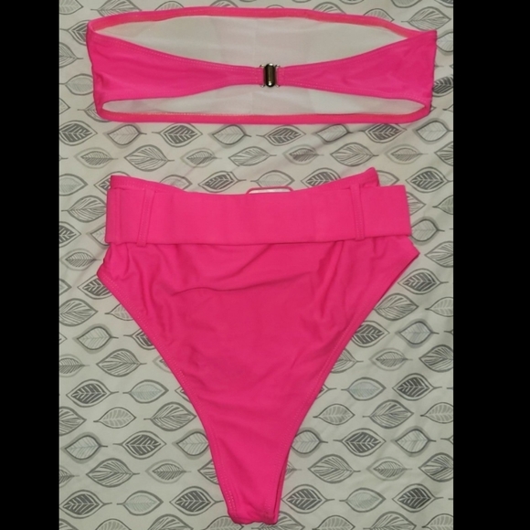 ♥︎Hot Pink Bikini♥︎ - Picture 7 of 12